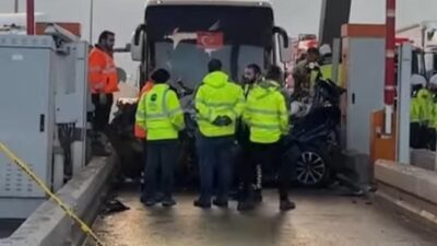 İstanbul'da Kuzey Marmara Otoyolu gişelerinde meydana gelen yolcu otobüsü ile