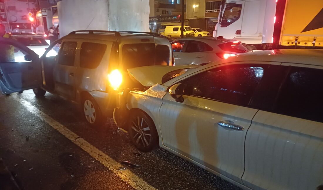 Bursa'nın Orhangazi ilçesinde ana yol üzerinde meydana gelen zincirleme trafik