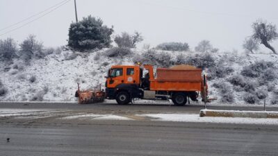 Bursa’da iki gündür etkisini gösteren kar yağışı kentin bir çok