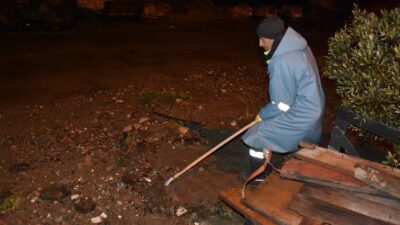 Gemlik’te etkili olan kuvvetli yağış ve fırtına, Karacaali ve Narlı