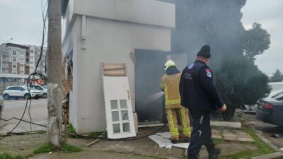 Bursa'nın Orhangazi ilçesinde yıkılan terminal binası içinde bulunan eski taksi