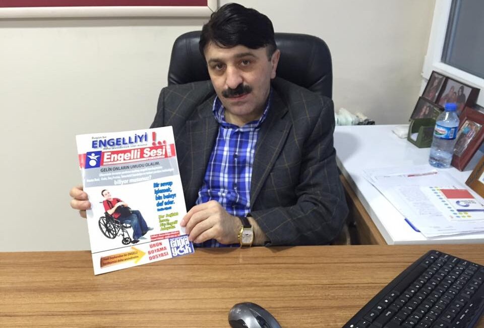  Bursa'nın Orhangazi ilçesinde Engelliler koordinasyon merkezi başkanı Emrullah Akçay, sokaklarda
