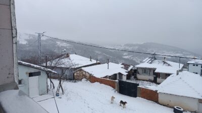 Bursa'nın Orhangazi ilçesinde hafta sonu boyunca süren kar yağışı, yeni