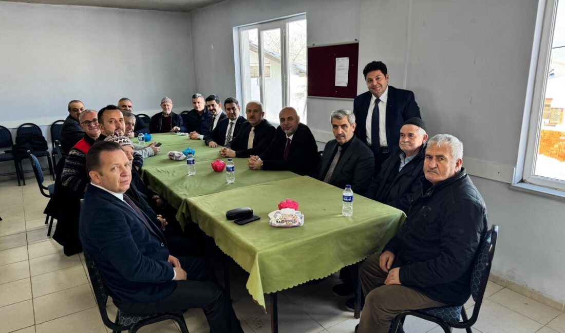Bursa'nın Orhangazi ilçesinde ilçe Kaymakamı Zafer Karamehmetoğlu beraberindeki ilçe protokolü