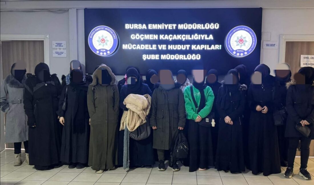 Bursa İl Emniyet Müdürlüğü ekipleri, göçmen kaçakçılığının önlenmesine yönelik yürüttüğü