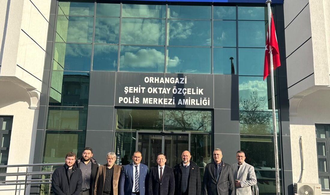 Büyük Birlik Partisi Bursa İl Başkanı Oğuz Han, beraberindeki İlçe