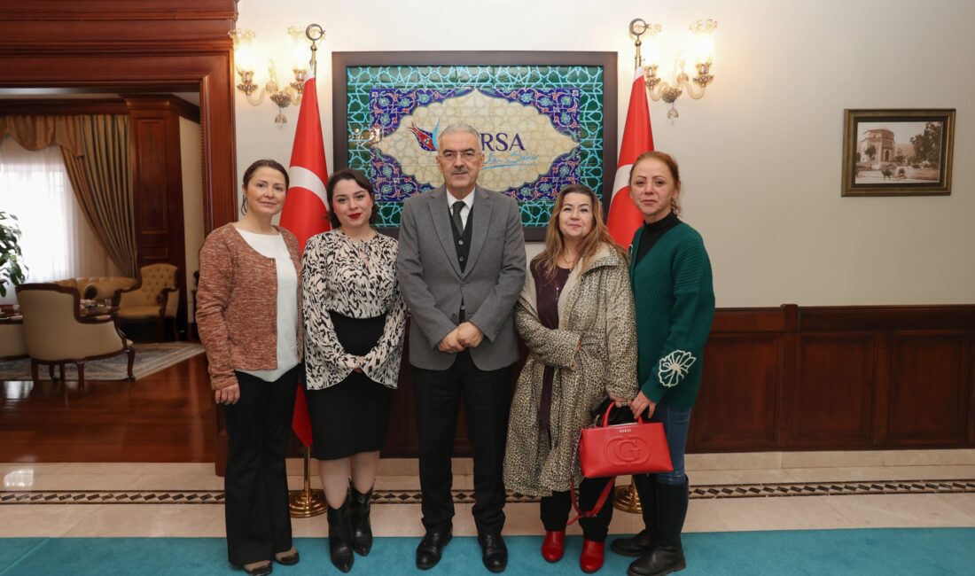  Bursa Hayvan Hakları Platformu üyeleri, Bursa Valisi Erol Ayyıldız’ı makamında