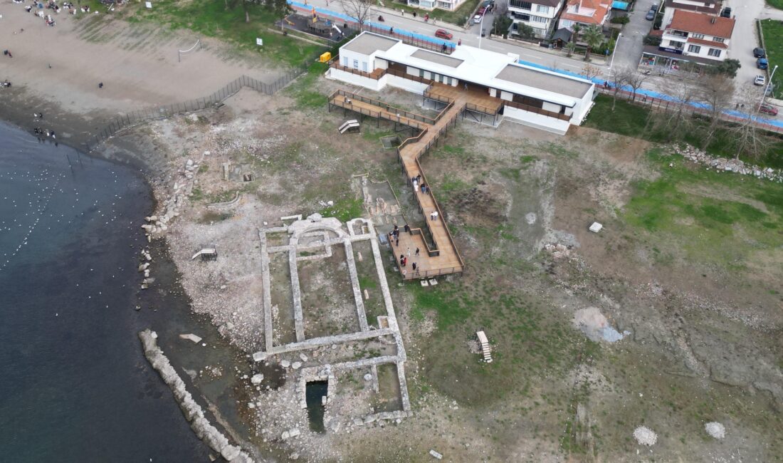 Bursa’nın tarihi ilçesi İznik’te suların çekilmesiyle gün yüzüne çıkan ve