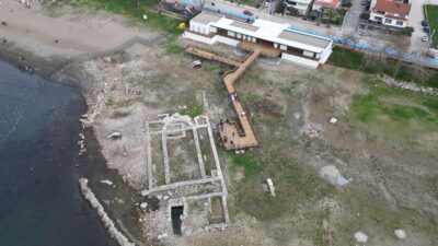 Bursa’nın tarihi ilçesi İznik’te suların çekilmesiyle gün yüzüne çıkan ve