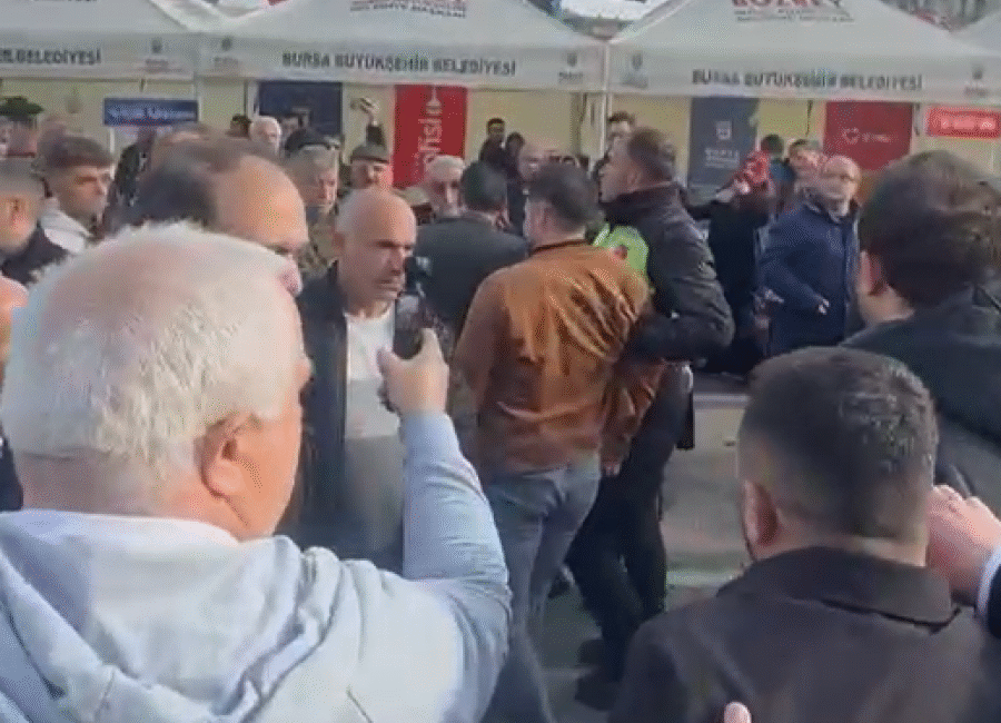 Bursa Büyükşehir Belediye Başkanı Mustafa Bozbey, Yıldırım ilçesi Değirmenönü Mahallesi'nde