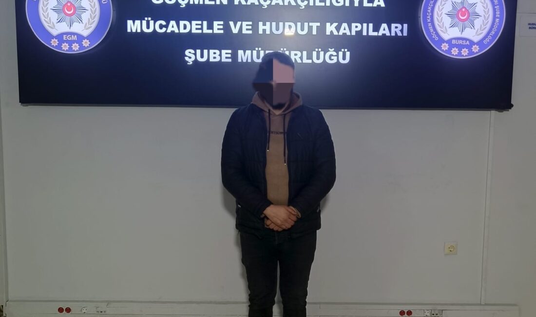 Bursa Emniyet Müdürlüğü ekiplerinin Osmangazi ilçesinde gerçekleştirdiği operasyonda, yasal kalış