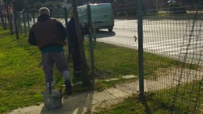 Bursa’nın Orhangazi ilçesinde, yayaların tehlikeli geçişlerini engellemek amacıyla orta refüje