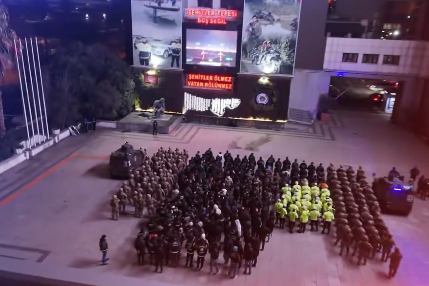 Bursa'nın Gemlik ilçesinde uyuşturucu tacirlerine yönelik başlatılan soruşturma kapsamında ilçede