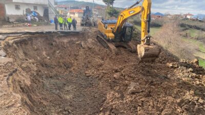 Bursa Büyükşehir Belediyesi, kent genelinde etkili olan yağışlar nedeniyle meydana