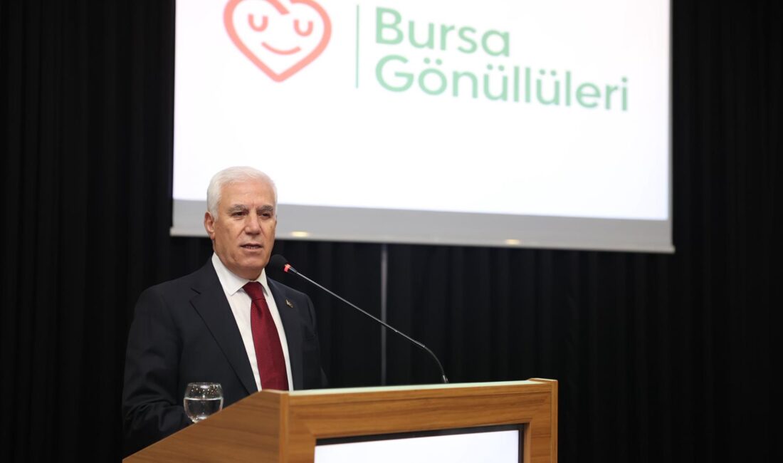 Bursa Büyükşehir Belediyesi’nin düzenlediği iftar programında ‘Bursa Gönüllüleri’ ile