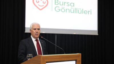  Bursa Büyükşehir Belediyesi’nin düzenlediği iftar programında ‘Bursa Gönüllüleri’ ile