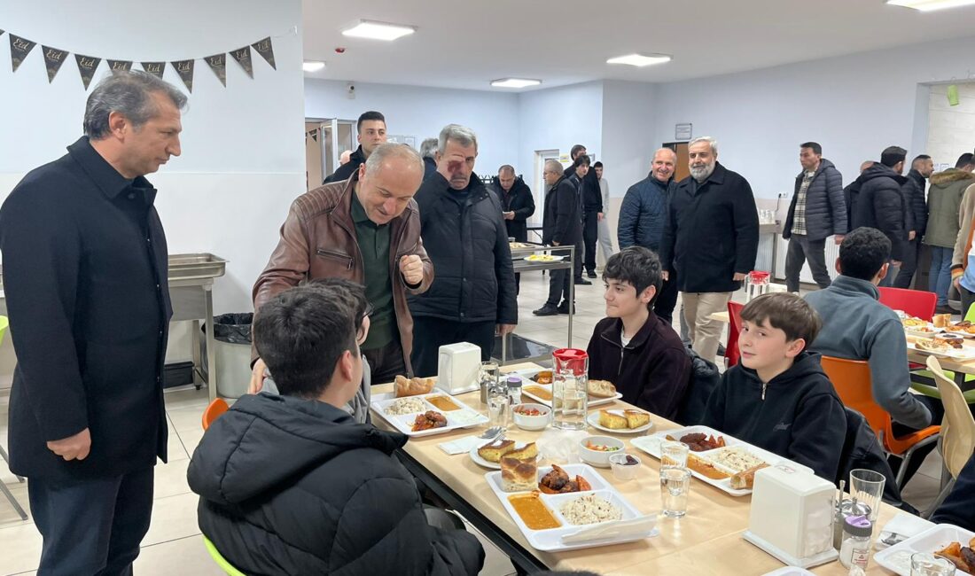 Bursa'nın Orhangazi ilçesinde Türkiye Yüzyılı Maarif Modeli kapsamında düzenlenen "Okulda