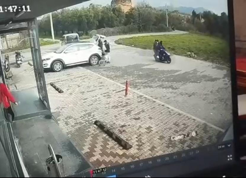 Bursa’nın İznik ilçesinde bir evden hırsızlık yapan şahıslar, polisin titiz