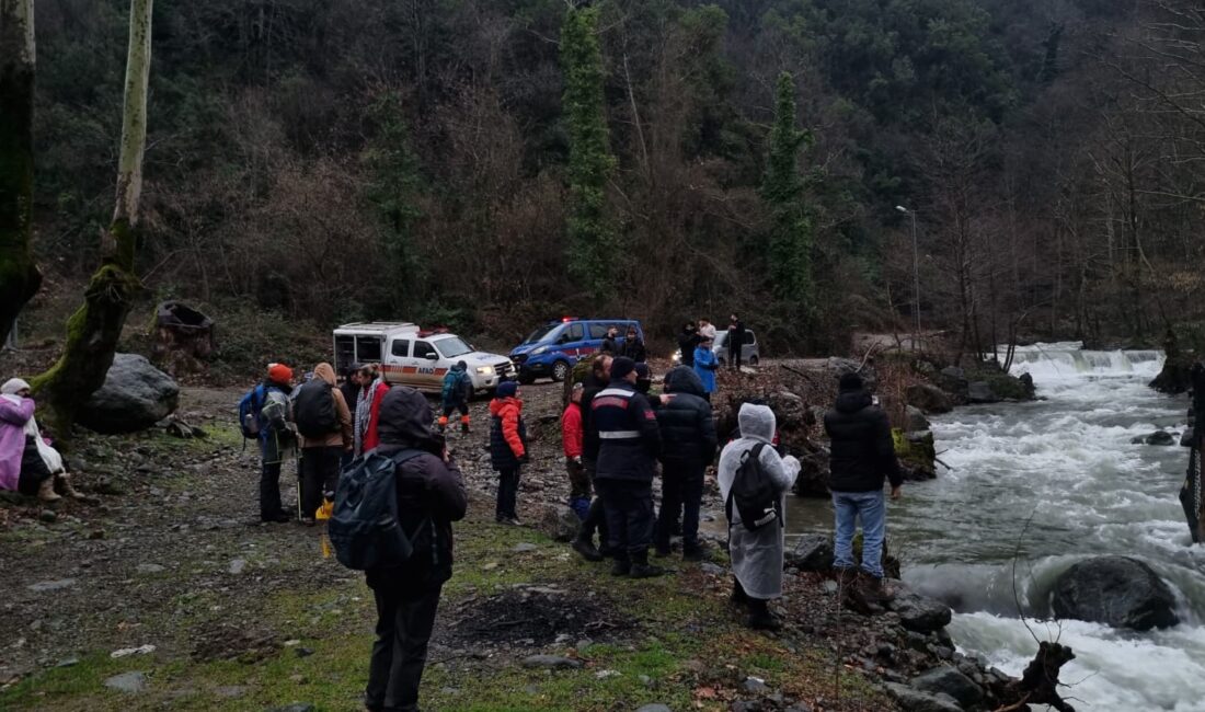 Yalova'nın Çınarcık ilçesinde dağlık bir bölgede doğa yürüyüşüne çıkan 19