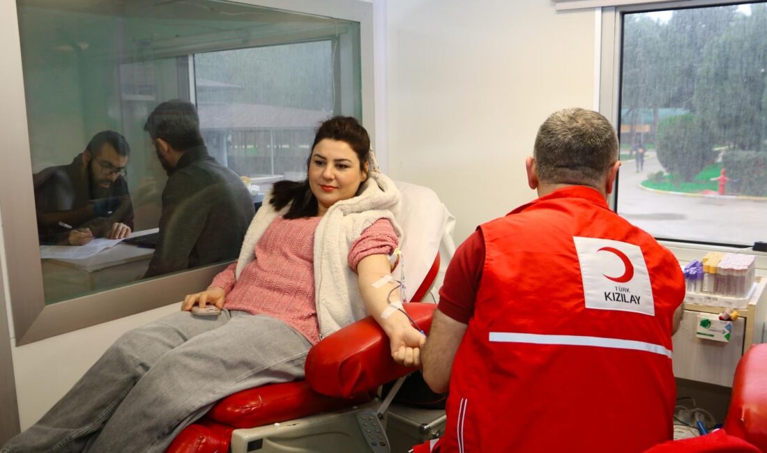 Bursa İl Jandarma Komutanlığı personeli, Türk Kızılayı tarafından yürütülen kan