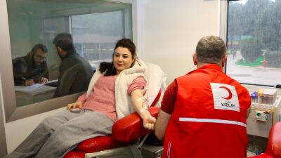 Bursa İl Jandarma Komutanlığı personeli, Türk Kızılayı tarafından yürütülen kan