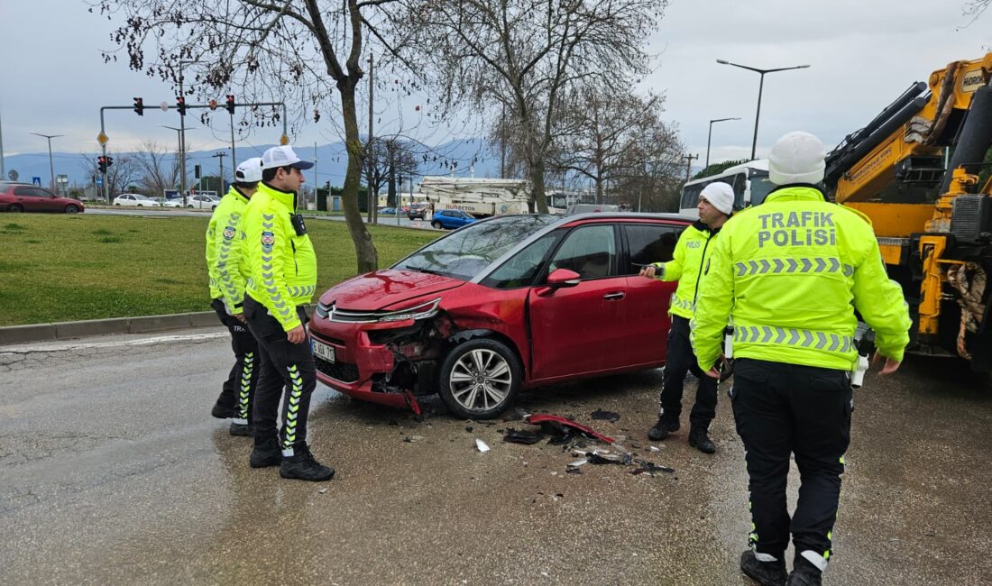 Bursa'nın Orhangazi ilçesinde bu sabah saatlerinde bir araçtan sızan mazot,