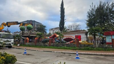 Bursa'nın Orhangazi ilçesinde Alis Park girişinde bulunan uçaklı park oyun