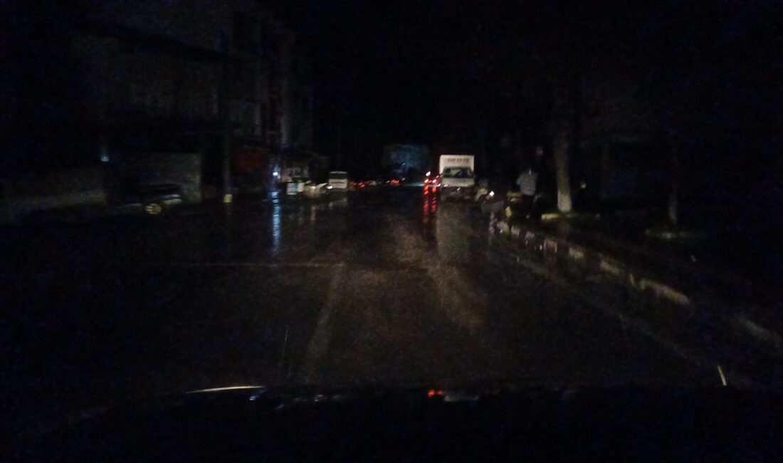 Bursa'nın Orhangazi ilçesinde Arapzade Mahallesi'nin büyük bir bölümünde elektrik kesintisi