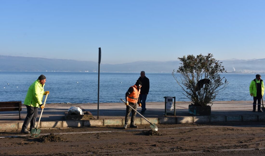 Gemlik Kurşunlu Mahallesi’nde önceki gün etkili olan fırtına, deniz seviyesinin