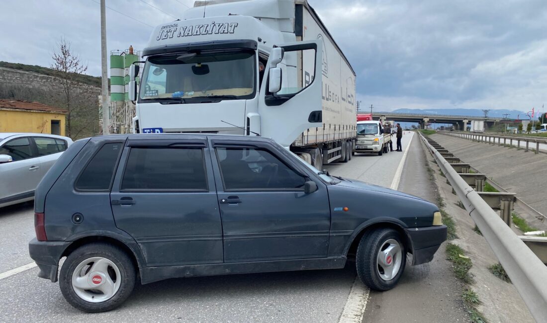 Bursa'da, Orhangazi-Gemlik yolu üzerinde bir TIR, bir kamyonet ve bir