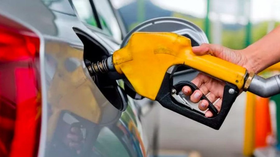 Petrol fiyatlarının artmasıyla birlikte benzin ve motorin fiyatlarına zam geldi.