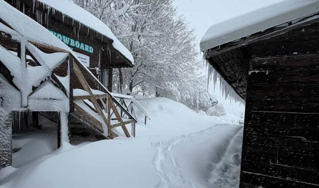 Uludağ'da kar kalınlığı 181 santimetreye ulaşırken, kar yağışının hafta boyunca