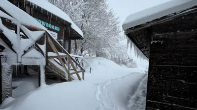 Uludağ'da kar kalınlığı 181 santimetreye ulaşırken, kar yağışının hafta boyunca