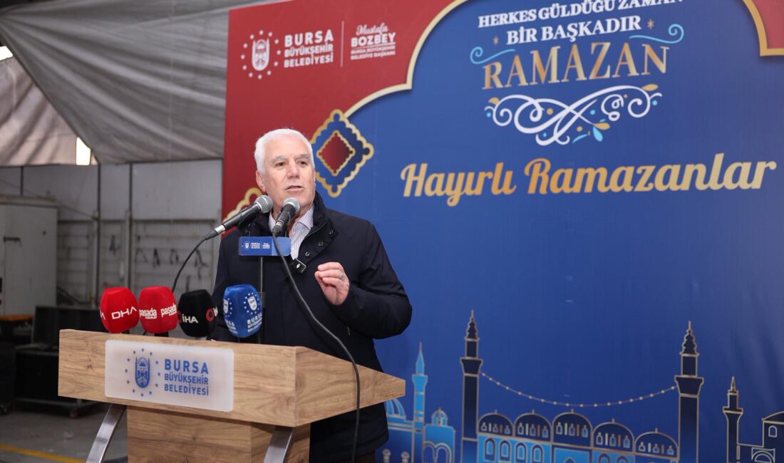 Bursa Büyükşehir Belediyesi'nin Mustafakemalpaşa'da düzenlediği iftar programında konuşan Başkan Mustafa