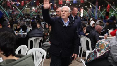 Bursa Büyükşehir Belediyesi tarafından düzenlenen iftar programında İzniklilerle buluşan Başkan