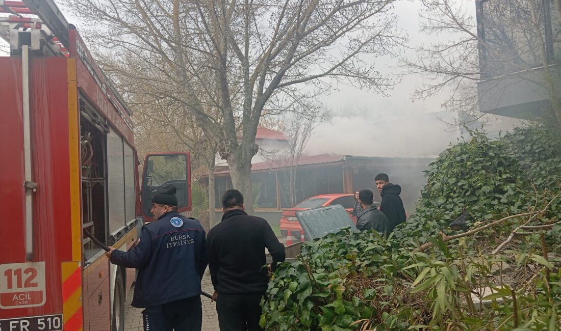 Bursa'nın Orhangazi ilçesinde bir cafede çıkan yangın ekiplerin erken müdahalesi