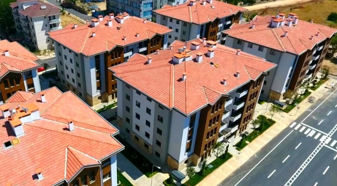 Bursa'nın Osmangazi ilçesine bağlı Demirtaş Cumhuriyet Mahallesi'nde, Emlak Konut GYO