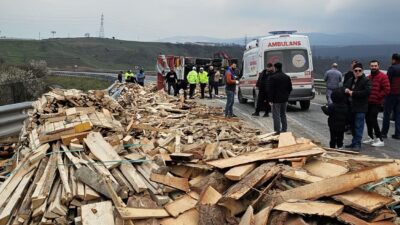 Yalova - Orhangazi yolu üzeri süpürgelik virajlarında kontrolden çıkan kerestek