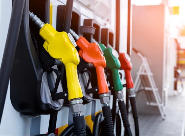 Petrol fiyatlarındaki gerilemenin ardından benzine 3 lira, motorine 4 lira