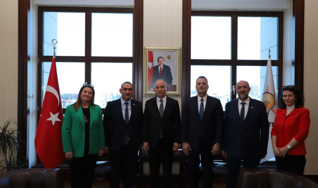 Büyük Birlik Partisi  Bursa İl Başkanı Oğuz Han, beraberindeki Orhangazi