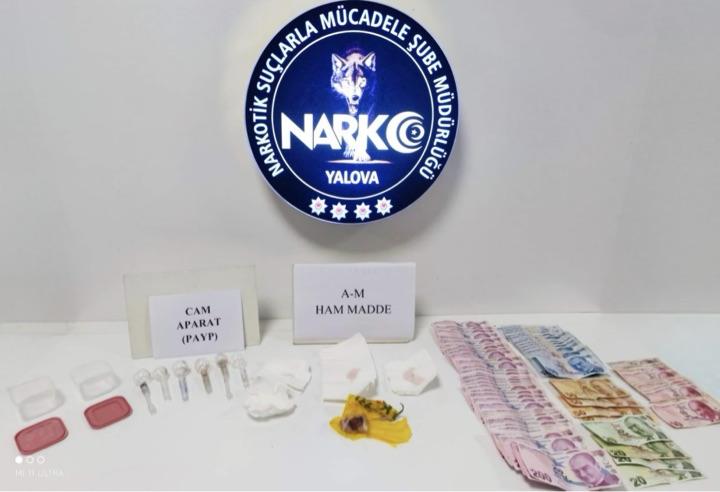 Yalova Emniyet Müdürlüğü Narkotik ekiplerinin düzenlediği operasyonda gözaltına alınan 3