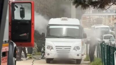 Bursa'nın Orhangazi ilçesinde Park halindeki bir yolcu minibüsünde yangın çıktı.