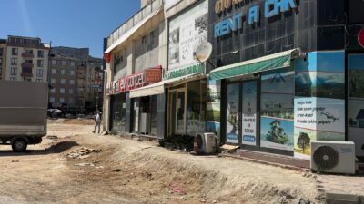 Bursa’nın Orhangazi ilçesinde, yıkılan terminal alanında devam eden inşaat çalışmaları