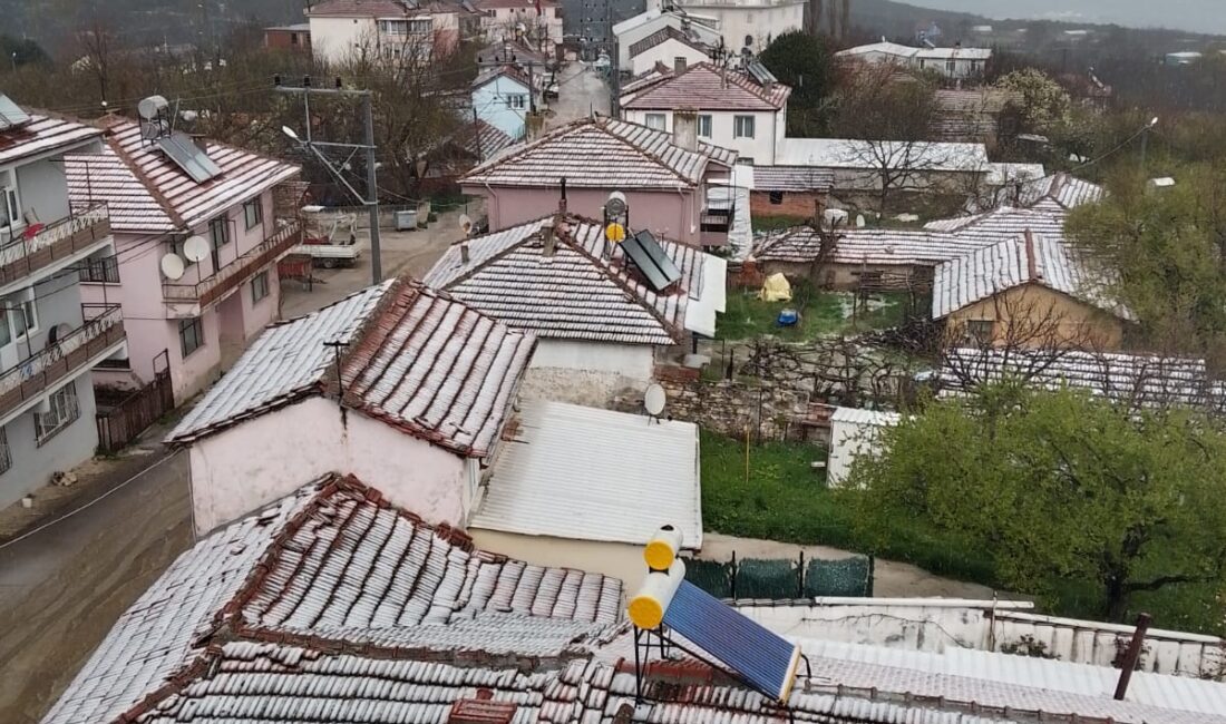 Bursa genelinde etkili olan sağanak yağış, yüksek kesimlerde yerini kar