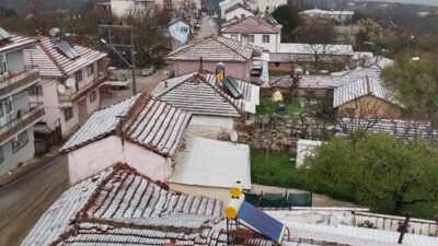 Bursa genelinde etkili olan sağanak yağış, yüksek kesimlerde yerini kar