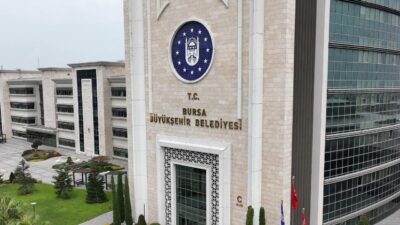 Bursa Büyükşehir Belediyesi'nde yeniden yapılanma kapsamında üç genel sekreter yardımcısı