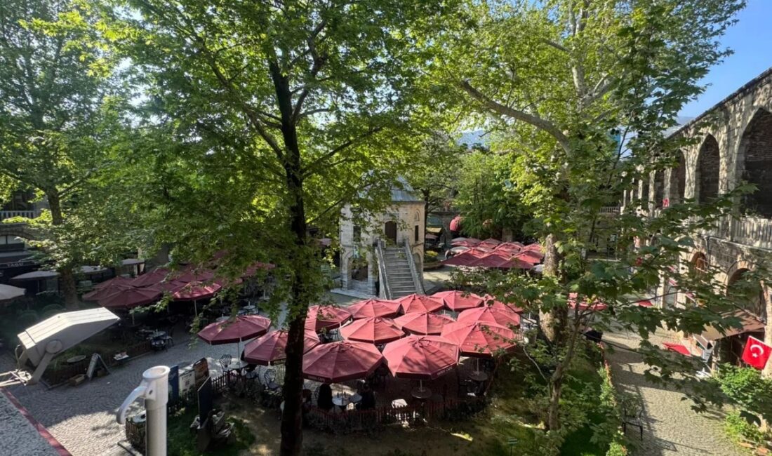 Bursa'nın simge yapılarından Kozahan'da bu kez ruhsat tartışması patlak verdi.