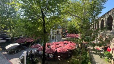 Bursa'nın simge yapılarından Kozahan'da bu kez ruhsat tartışması patlak verdi.