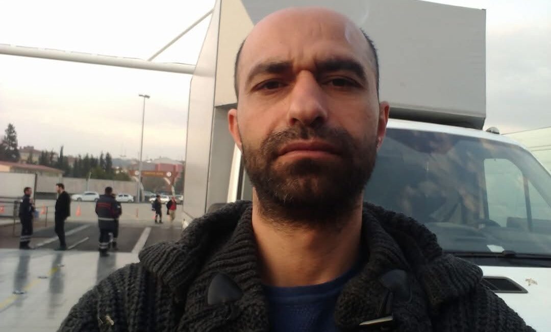 Bursa’nın Orhangazi ilçesinde esnaflık yapan 44 yaşındaki mobilya ustası Sinan