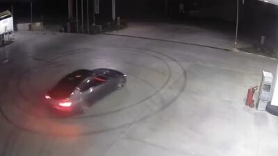  Bursa’nın Osmangazi ilçesinde trafik güvenliğini tehlikeye atarak drift yapan